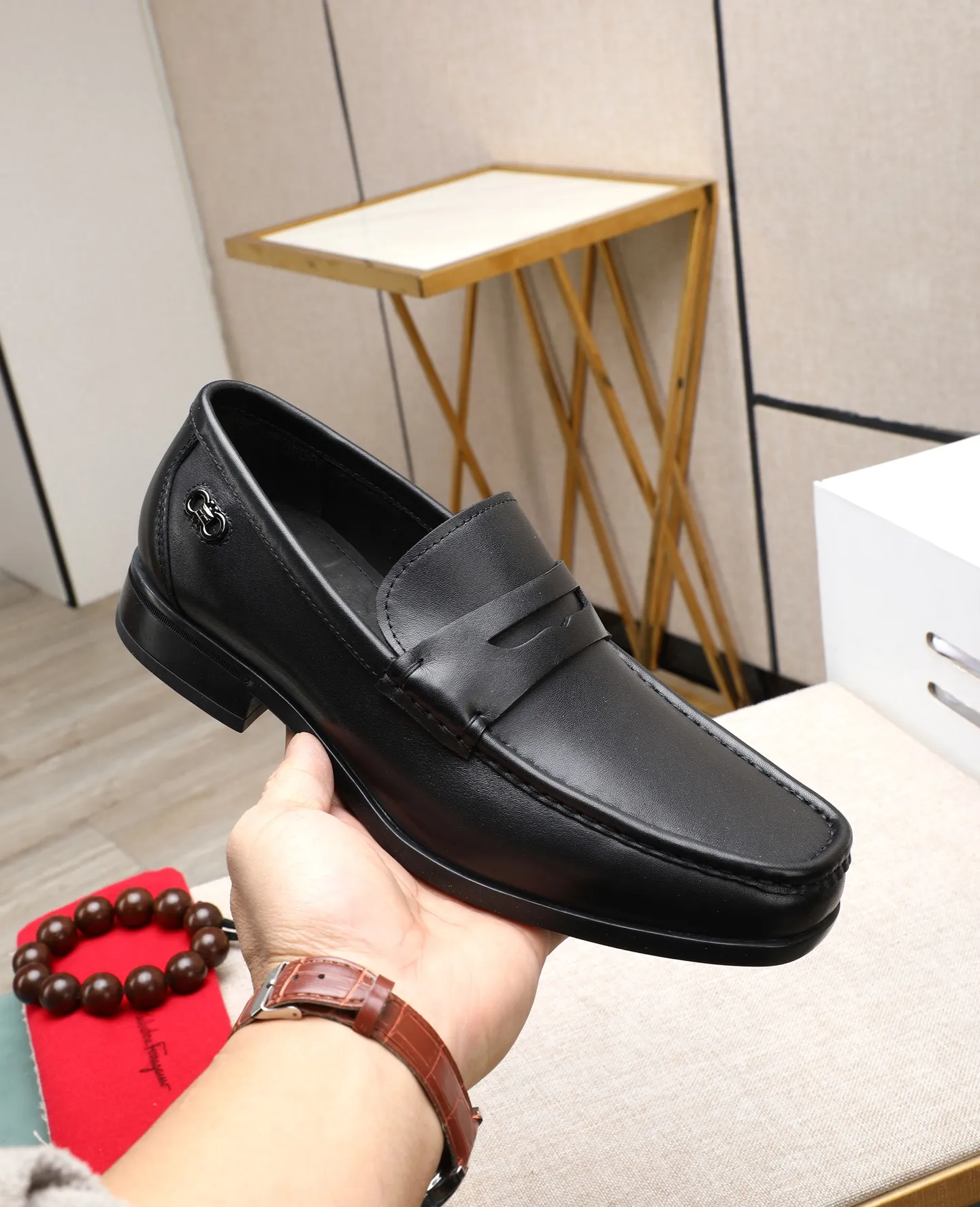 Men's clothing and shoes 💰700📛📛High-end goods! Salvatore Ferragamo is the world's top luxury footwear brand. It comes from Italy, the kingdom of fashion. It is famous all over the world for its traditional handmade design and novel styles... 🚶🏻🚶🏻 Top-quality suit shoes are sold simultaneously at the counter. This style is purely handmade. The fabric is imported Italian calfskin➕soft water-dyed cowhide lining. Specially available with original deep rubber outsole🌀🌀Size: 38➖44